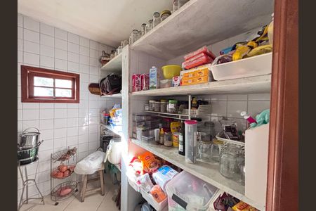 Casa de condomínio à venda com 960m², 4 quartos e 3 vagas Casa de condomínio à venda com 960m², 4 quartos e 3 vagasDespensa