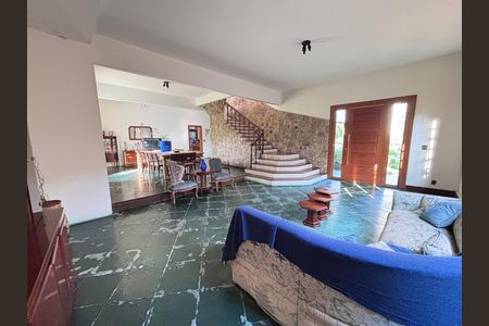 Casa de condomínio à venda com 960m², 4 quartos e 3 vagas Casa de condomínio à venda com 960m², 4 quartos e 3 vagasSala 2