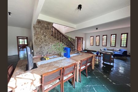 Casa de condomínio à venda com 960m², 4 quartos e 3 vagas Casa de condomínio à venda com 960m², 4 quartos e 3 vagasSala 2