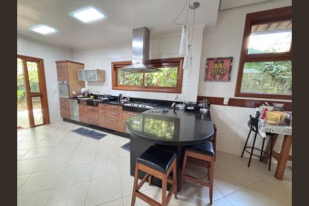Casa de condomínio à venda com 960m², 4 quartos e 3 vagas Casa de condomínio à venda com 960m², 4 quartos e 3 vagasCozinha