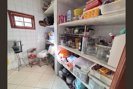 Casa de condomínio à venda com 960m², 4 quartos e 3 vagas Casa de condomínio à venda com 960m², 4 quartos e 3 vagasDespensa