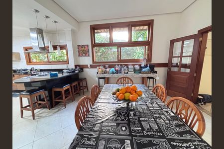 Casa de condomínio à venda com 960m², 4 quartos e 3 vagas Casa de condomínio à venda com 960m², 4 quartos e 3 vagasCozinha