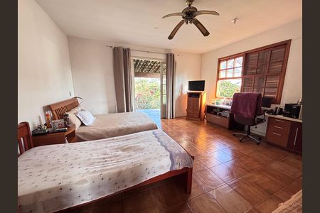 Casa de condomínio à venda com 960m², 4 quartos e 3 vagas Casa de condomínio à venda com 960m², 4 quartos e 3 vagasQuarto 2