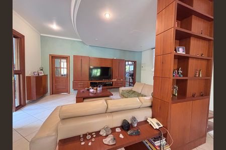 Casa de condomínio à venda com 960m², 4 quartos e 3 vagas Casa de condomínio à venda com 960m², 4 quartos e 3 vagasSala