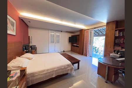 Casa de condomínio à venda com 960m², 4 quartos e 3 vagas Casa de condomínio à venda com 960m², 4 quartos e 3 vagasQuarto 4