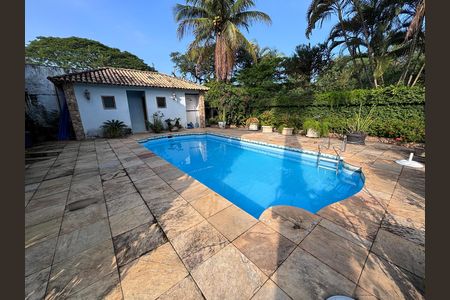 Casa de condomínio à venda com 960m², 4 quartos e 3 vagas Casa de condomínio à venda com 960m², 4 quartos e 3 vagasÁrea externa