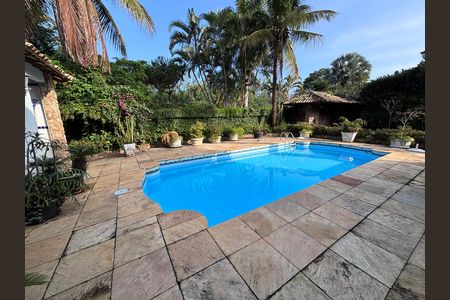 Casa de condomínio à venda com 960m², 4 quartos e 3 vagas Casa de condomínio à venda com 960m², 4 quartos e 3 vagasÁrea externa