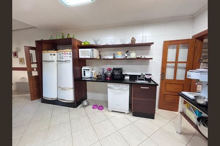 Casa de condomínio à venda com 960m², 4 quartos e 3 vagas Casa de condomínio à venda com 960m², 4 quartos e 3 vagasCozinha