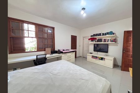 Casa de condomínio à venda com 960m², 4 quartos e 3 vagas Casa de condomínio à venda com 960m², 4 quartos e 3 vagasQuarto 1