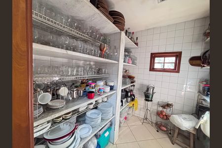 Casa de condomínio à venda com 960m², 4 quartos e 3 vagas Casa de condomínio à venda com 960m², 4 quartos e 3 vagasDespensa
