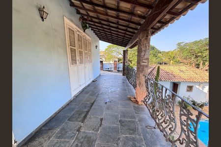 Casa de condomínio à venda com 960m², 4 quartos e 3 vagas Casa de condomínio à venda com 960m², 4 quartos e 3 vagasVaranda