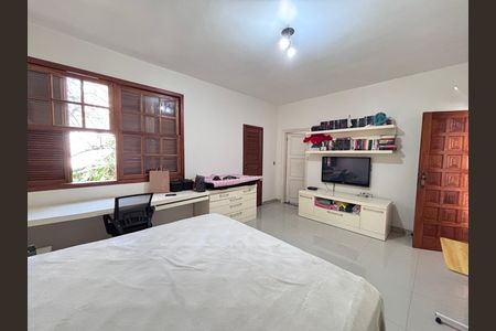 Casa de condomínio à venda com 960m², 4 quartos e 3 vagas Casa de condomínio à venda com 960m², 4 quartos e 3 vagasQuarto 1