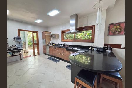 Casa de condomínio à venda com 960m², 4 quartos e 3 vagas Casa de condomínio à venda com 960m², 4 quartos e 3 vagasCozinha