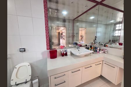Casa de condomínio à venda com 960m², 4 quartos e 3 vagas Casa de condomínio à venda com 960m², 4 quartos e 3 vagasBanheiro do Quarto 3