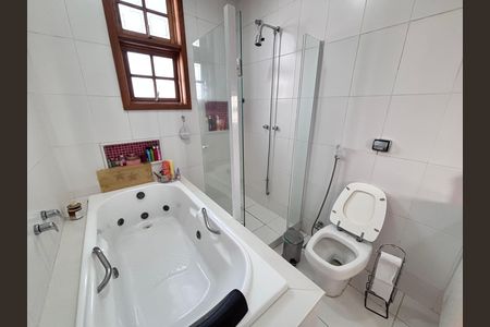 Casa de condomínio à venda com 960m², 4 quartos e 3 vagas Casa de condomínio à venda com 960m², 4 quartos e 3 vagasBanheiro do Quarto 3