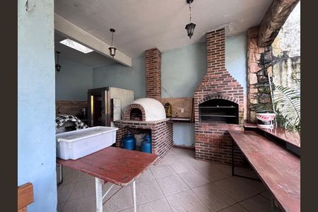 Casa de condomínio à venda com 960m², 4 quartos e 3 vagas Casa de condomínio à venda com 960m², 4 quartos e 3 vagasÁrea externa