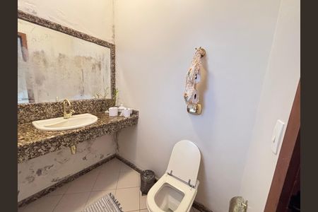 Casa de condomínio à venda com 960m², 4 quartos e 3 vagas Casa de condomínio à venda com 960m², 4 quartos e 3 vagasLavabo