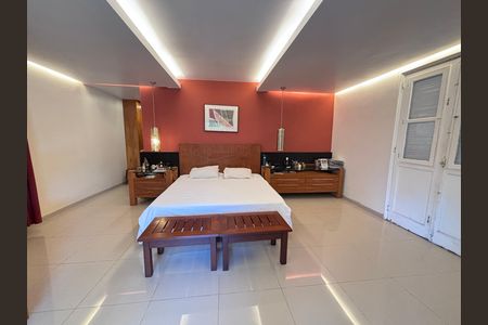 Casa de condomínio à venda com 960m², 4 quartos e 3 vagas Casa de condomínio à venda com 960m², 4 quartos e 3 vagasQuarto 4