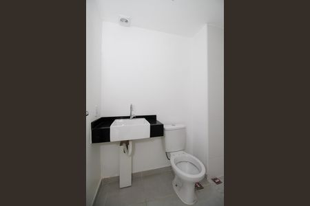 Banheiro de kitnet/studio à venda com 1 quarto, 27m² em Pinheiros, São Paulo