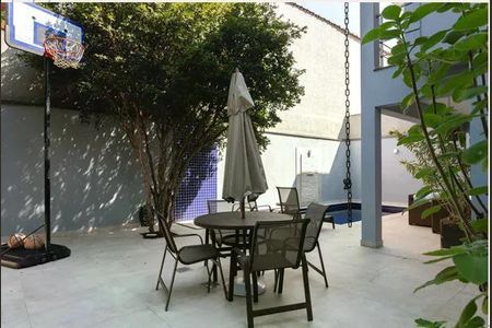 Casa à venda com 260m², 3 quartos e 2 vagas