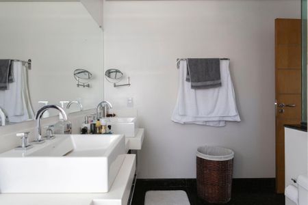 Casa à venda com 260m², 3 quartos e 2 vagas