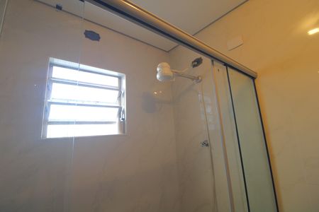 Banheiro da suíte de casa para alugar com 3 quartos, 96m² em Vila Imperio, São Paulo