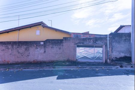 Casa à venda com 140m², 3 quartos e 2 vagas Casa à venda com 140m², 3 quartos e 2 vagasFachada