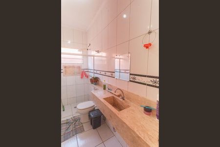 Casa à venda com 140m², 3 quartos e 2 vagas Casa à venda com 140m², 3 quartos e 2 vagasBanheiro 1