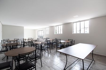 Casa de condomínio à venda com 44m², 2 quartos e 1 vaga Casa de condomínio à venda com 44m², 2 quartos e 1 vagaÁrea comum - Salão de festas