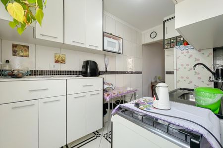 Cozinha de casa de condomínio à venda com 2 quartos, 44m² em Cipava, Osasco