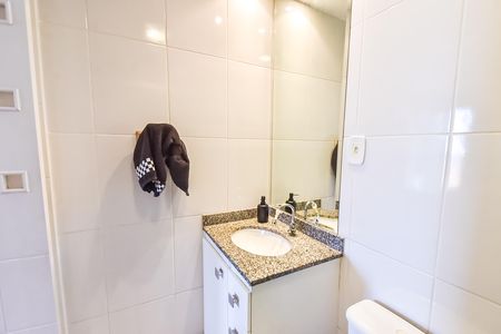 Apartamento para alugar com 70m², 2 quartos e 2 vagas Apartamento para alugar com 70m², 2 quartos e 2 vagasBanheiro social