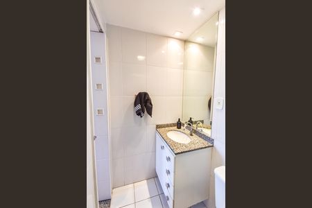 Apartamento para alugar com 70m², 2 quartos e 2 vagas Apartamento para alugar com 70m², 2 quartos e 2 vagasBanheiro social