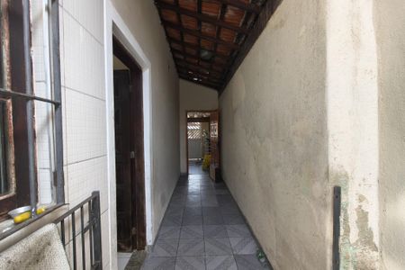 Casa para alugar com 125m², 3 quartos e 2 vagasCorredor lateral 