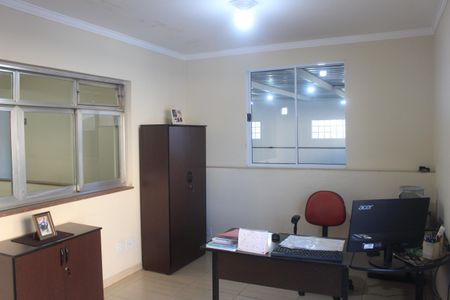 Casa à venda com 565m², 3 quartos e 4 vagasEscritório