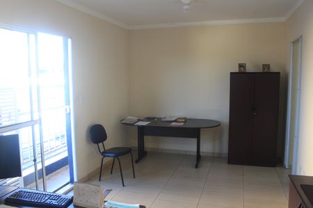 Casa à venda com 565m², 3 quartos e 4 vagasEscritório