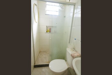 Banheiro de apartamento para alugar com 2 quartos, 63m² em Paciência, Rio de Janeiro