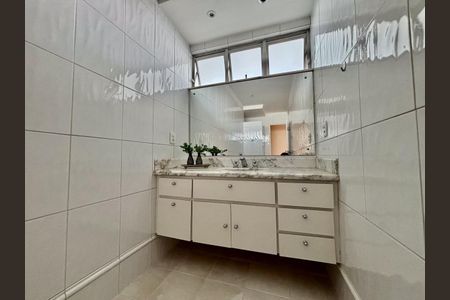 Apartamento para alugar com 210m², 2 quartos e 2 vagas Apartamento para alugar com 210m², 2 quartos e 2 vagasBanheiro