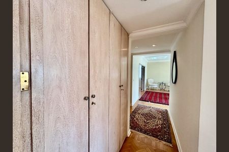 Apartamento para alugar com 210m², 2 quartos e 2 vagas Apartamento para alugar com 210m², 2 quartos e 2 vagasCorredor