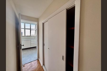 Apartamento para alugar com 210m², 2 quartos e 2 vagas Apartamento para alugar com 210m², 2 quartos e 2 vagasCorredor