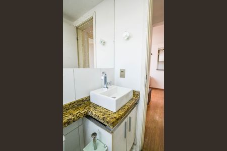 Banheiro de apartamento para alugar com 2 quartos, 47m² em Vila Homero Thon, Santo André
