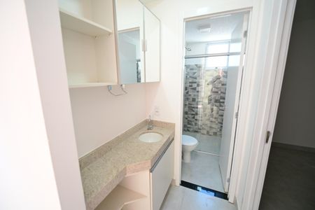 Apartamento para alugar com 48m², 2 quartos e 1 vaga Apartamento para alugar com 48m², 2 quartos e 1 vagaBanheiro social