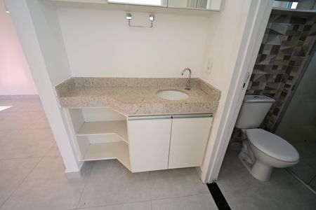 Apartamento para alugar com 48m², 2 quartos e 1 vaga Apartamento para alugar com 48m², 2 quartos e 1 vagaBanheiro social