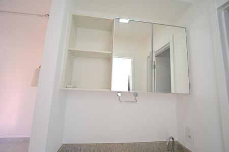 Banheiro social de apartamento para alugar com 2 quartos, 48m² em Setor Andreia, Goiânia