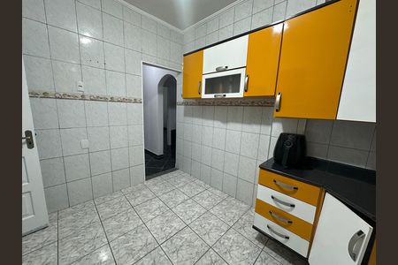 Cozinha de apartamento para alugar com 2 quartos, 72m² em Centro, São Vicente