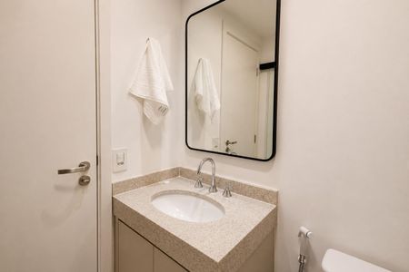 Banheiro de apartamento para alugar com 1 quarto, 25m² em Consolação, São Paulo