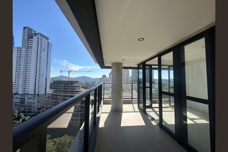 Apartamento à venda com 112m², 3 quartos e 2 vagas Apartamento à venda com 112m², 3 quartos e 2 vagasVaranda da Sala