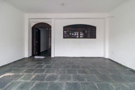 Garagem de casa para alugar com 3 quartos, 177m² em Jardim Avenida, São Paulo