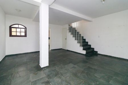 Casa para alugar com 3 quartos, 177m² em Jardim Avenida, São Paulo