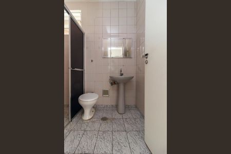 Casa para alugar com 177m², 3 quartos e 2 vagas Casa para alugar com 177m², 3 quartos e 2 vagasBanheiro social