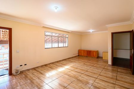 Casa para alugar com 3 quartos, 440m² em Parque Ipe, São Paulo